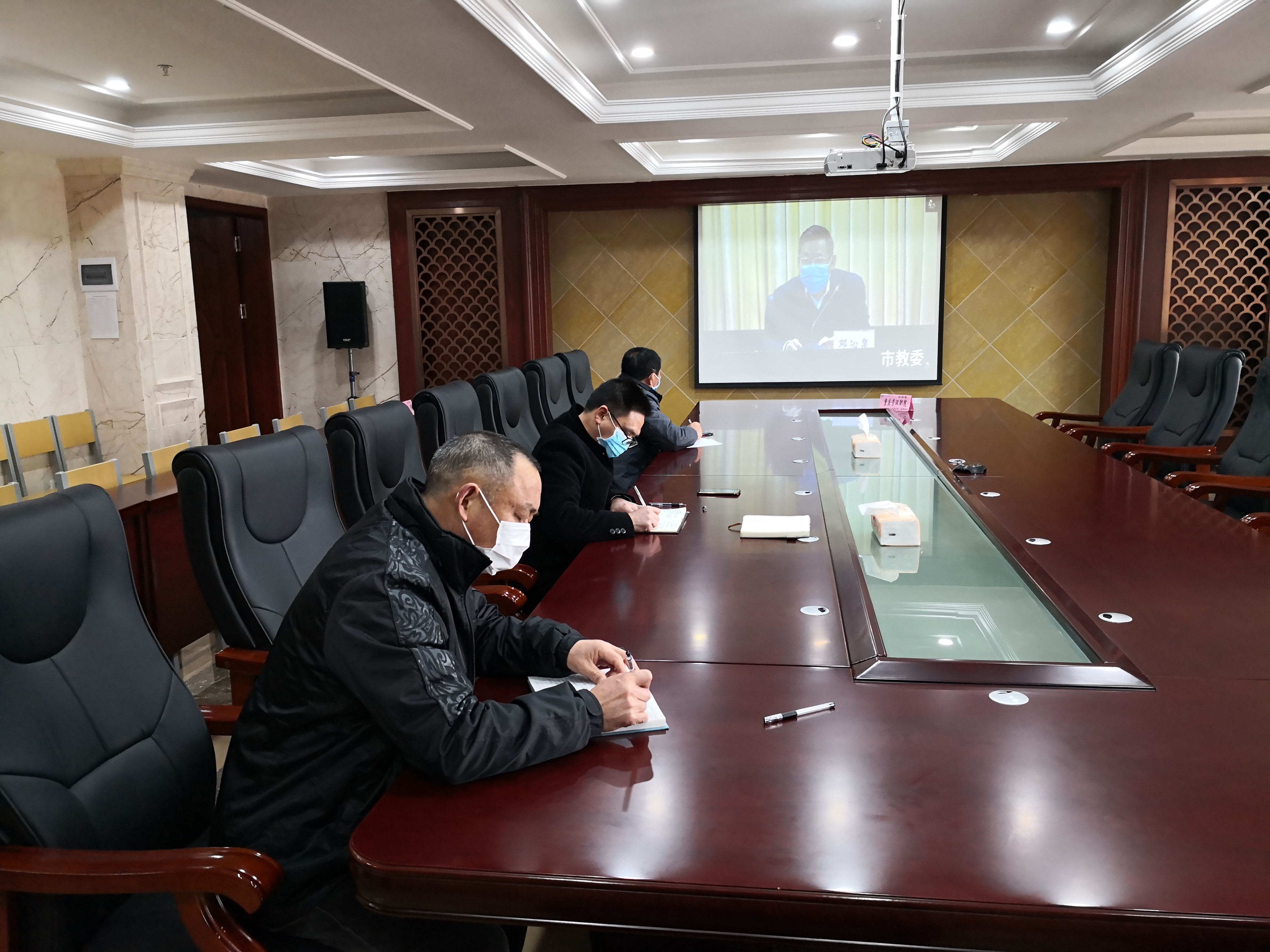 ˵: https://dzbgs.cqzhxy.cn/SITE_RES/www_cqzhxy_cn/upload/image/20200311/1583862061598007640.jpg