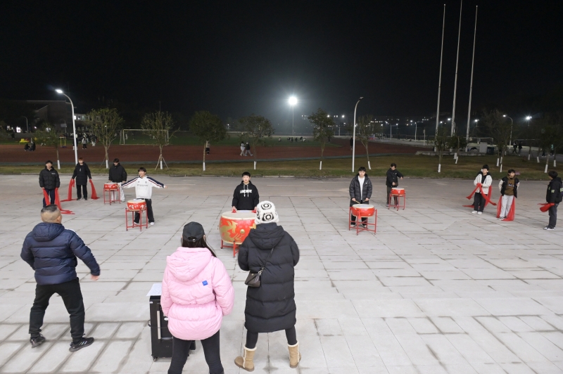 ˵: https://www.cqzhxy.cn/SITE_ATTACHE/www_cqzhxy_cn/2024-12-20/upload/image/20241220/1734660721874075863.jpg